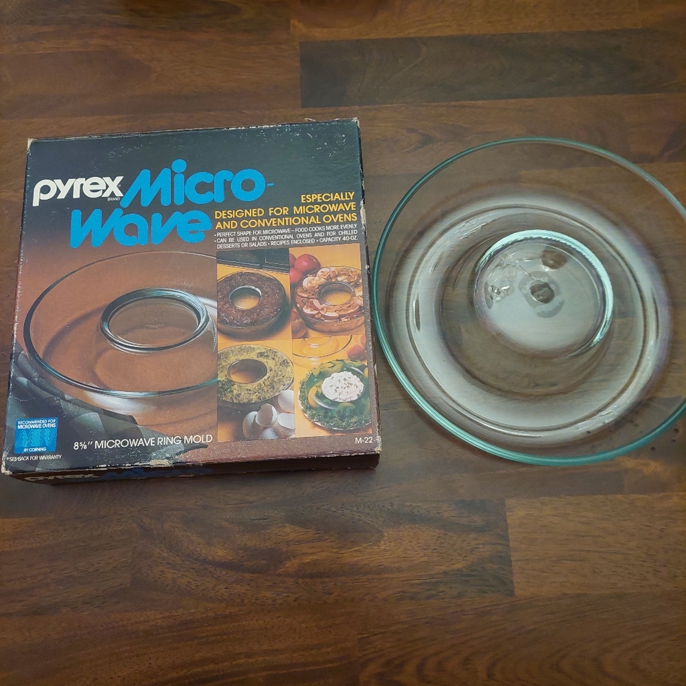 Vintage Pyrex Micro-Wave Microwave Ring Mold bakeware/cookware 40 oz capacity